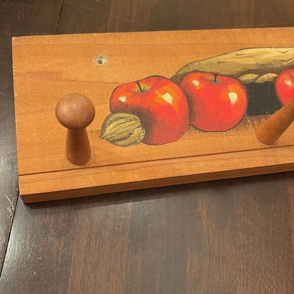 Hand painted pegboard apple pie - Picture 4 of 5